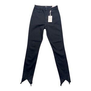 L.T.J. Letter to Juliet Amore High Rise Skinny
V Cut Raw Frayed Hem Jeans Sz 26